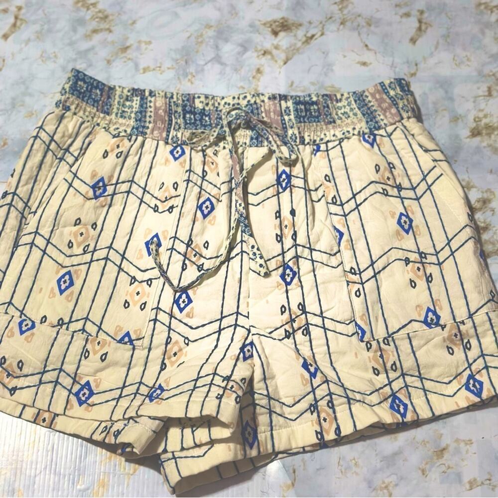 Boho shorts pull on unique embroidered stitching design. So cool! Size medium
